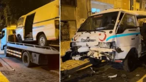 Küçükçekmece’de otomobil park halindeki araçlara çarptı: İki kişi yaralandı