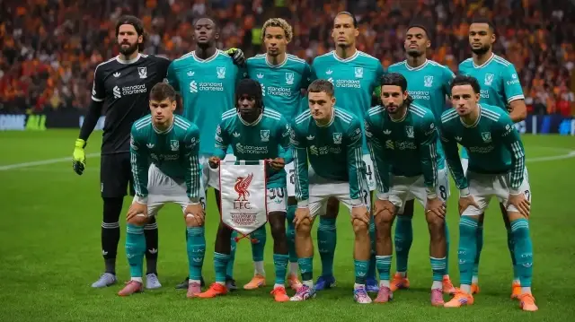 Liverpool’un yıldızı etkilendi: Sahaya döndü ve stadyumu inceledi