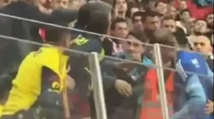 Mert Hakan Yandaş Samsunsporlu taraftarla tartıştı: Tribünler karıştı | VİDEO