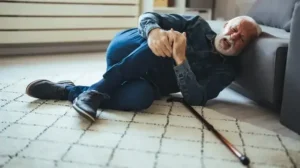 Yaşlı bireylerin düşmesi ciddi yaralanmalara yol açabiliyor
