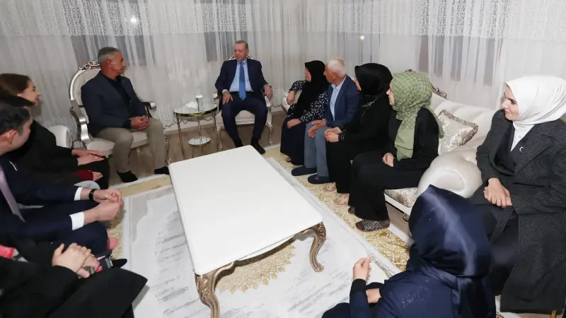 Cumhurbaşkanı Erdoğan’dan Adıyaman’da köy evlerine ziyaret