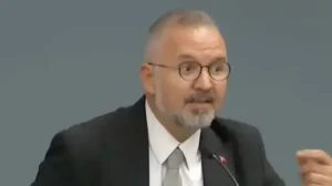 İzmir Şehir Tiyatroları’ndaki israfı tane tane anlattı: Ücretini 175 bin TL’ye yükseltip yılda 1 oyun oynamış