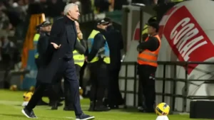 Mourinho’dan 90+5’te olay hareket: Rakip takımı isyan ettirdi!