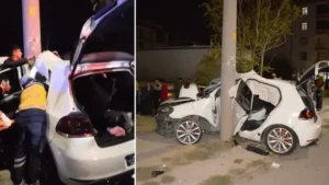 Otomobil elektrik direğine çarptı: İki kişi yaralandı