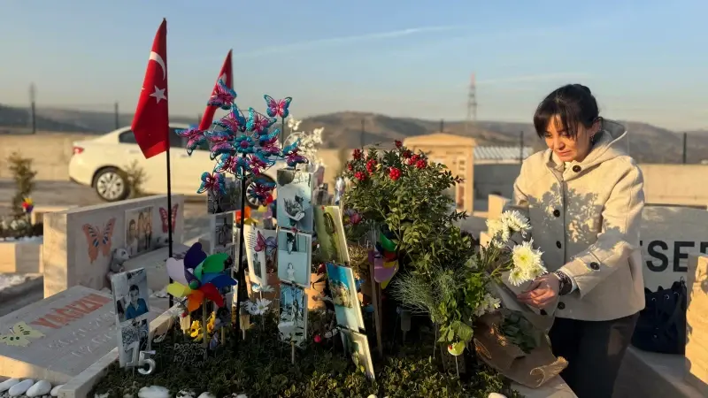 Babalarının öldürdüğü çocuklarının mezarını ‘anı bahçesi’ne çevirdi