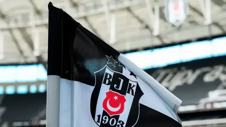 Beşiktaş’ın eski yıldızından şok karar: Ailesi için futbolu bıraktı!