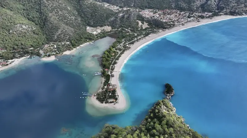 Fethiye’de Ölüdeniz’in rengi turkuaza döndü