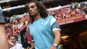 Galatasaray ıslıklanan futbolcunun peşinde