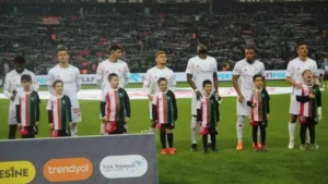 Galatasaray’ı şampiyon yapan teknik direktör Antalyaspor’un başına geçiyor