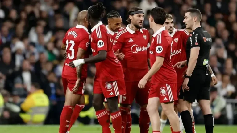 Galatasaray’ın eski yıldızına ağır ceza! 6 maçtan men edildi