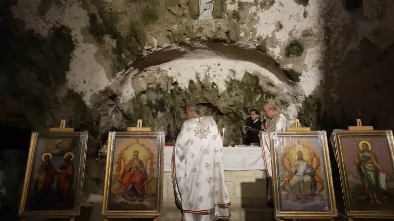 Hatay’daki dünyanın ilk mağara kilisesinde Noel ayini