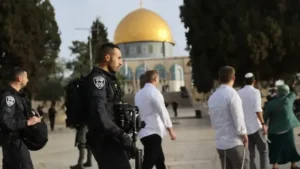 İşgalci İsrailliler Mescid-i Aksa’ya baskın düzenleyerek ayin düzenledi