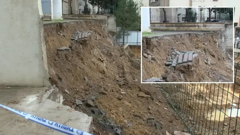 İstanbul- Kadıköy’de 5 katlı binanın istinat duvarı çöktü