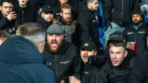 Kendi evinde “istifa” sesleri yükseldi! Eski Fenerbahçeli yıldız 11 maçta 8 yenilgi sonrası dayanamayıp tribünlere yürüdü