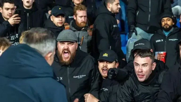 Kendi evinde “istifa” sesleri yükseldi! Eski Fenerbahçeli yıldız 11 maçta 8 yenilgi sonrası dayanamayıp tribünlere yürüdü