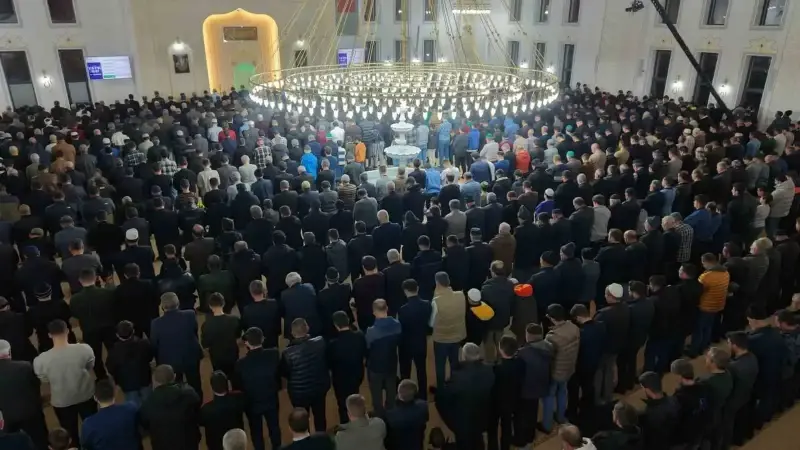 Regaib Gecesinde Sakal-ı Şerif ziyarete açıldı