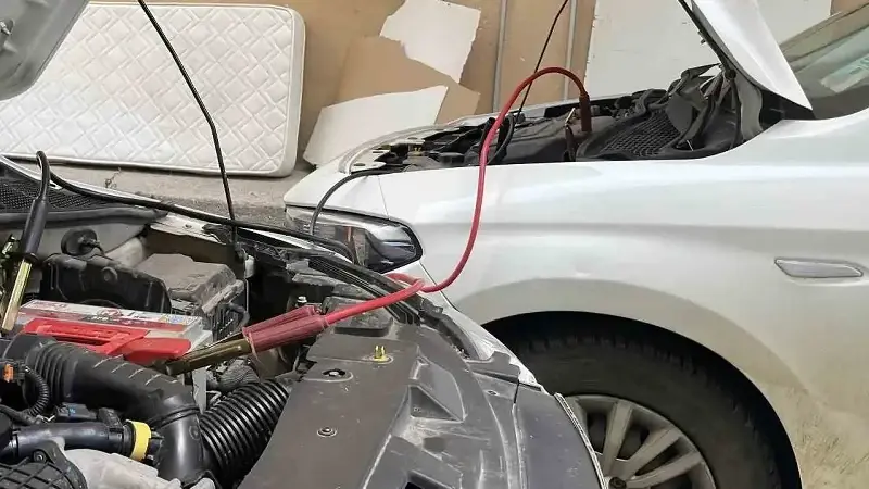 Uzmanından araç sahiplerine uyarı: Akü bittiğinde aracı vurdurmayın