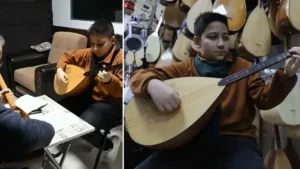 Annesinin çocukluk hayalini gerçeğe dönüştürdü: Şimdi oğlu çalıyor, annesi söylüyor