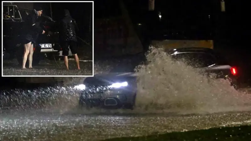Antalya’da sağanak yolları göle döndürdü: Çok sayıda araç mahsur kaldı