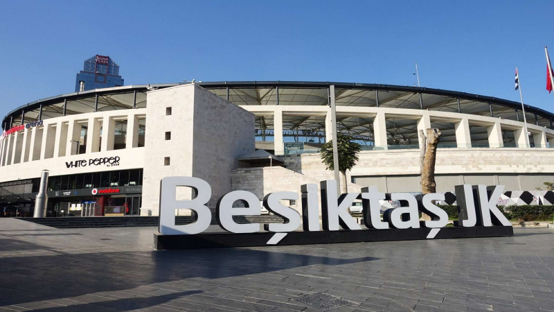 Beşiktaş’a mahkeme şoku: Tüpraş Stadyumu’na mirasçı çıktı!