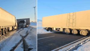 Bitlis’te buzlanan yolda kayan tır yolu kapattı