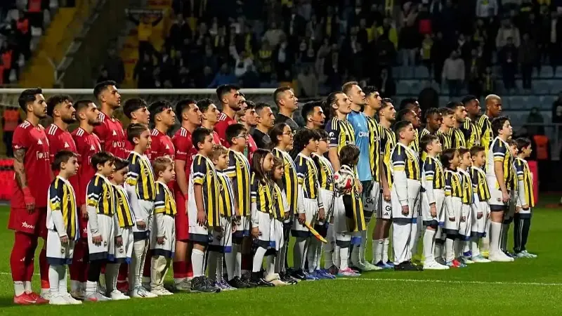 Fenerbahçe’de korkutan sakatlık: Yıldız oyuncu maça devam edemedi