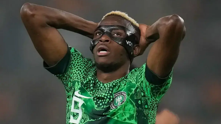 Galatasaray bir kötü haber daha: Osimhen’in dönüş tarihi değişti!