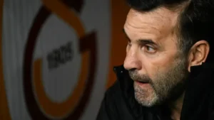 Galatasaraylı taraftarları yıkan gelişme! Kulübünde devam edeceğini açıkladı