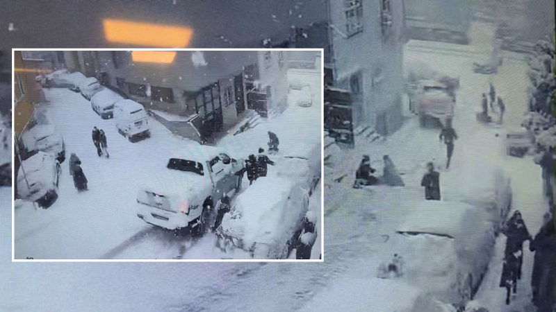 İstanbul’da korkunç kaza: Karlı yokuştan kayan kamyonet çocuklara çarptı