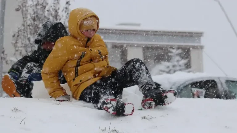 İstanbul’da okullar tatil mi? 13 Ocak yarın İstanbul’da okul açık mı, ders var mı? Valilik açıklaması son durum