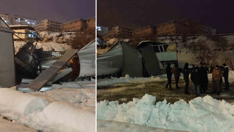 Sason’da yoğun kar yağışı nedeniyle iş yerinin çatısı çöktü