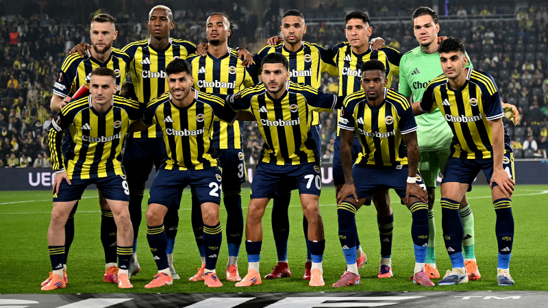 Taraftarı sevindiren gelişme: Maaş indirimini kabul etti Fenerbahçe’de kalıyor