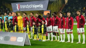 Fenerbahçe taraftarı Gençlerbirliği oyuncusu Oğulcan Ülgün’ü ayakta alkışladı