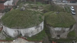 Ne yıkılabiliyor ne satılabiliyor! Zamana direnen 6 asırlık yapı görenleri şaşırtıyor