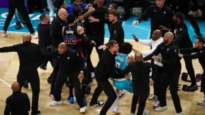 Potada boks gecesi! NBA’de dev kavganın bedeli belli oldu: Oyunculara men, antrenöre ihraç