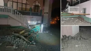 Salihli’yi fırtına vurdu: Minarenin külahı koptu, çok sayıda ağaç devrildi