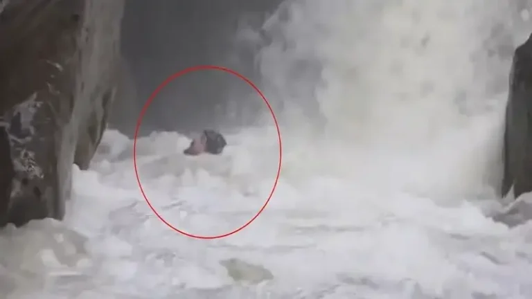 Sölöz Kanyonu’nda nefes kesen anlar: Su seviyesi yükselen dereden geçen dağcı yaşadıklarını anlattı