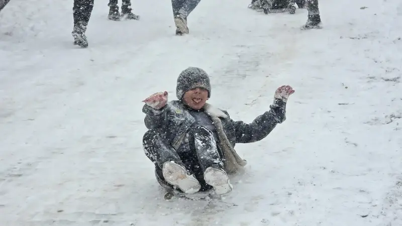 Van’ın bir ilçesinde yoğun kar nedeniyle taşımalı eğitime ara verildi