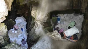 Çuval çuval saklıyorlar: Yerin dibine gömüp aylarca bekletiyorlar
