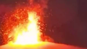 Guatemala’da Fuego Yanardağı faaliyete geçti: Turuncu alarm verildi