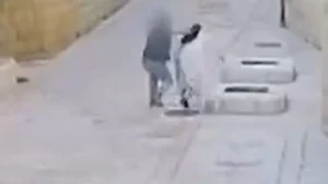 Hristiyan rahibeye saldıran işgalci Yahudiye İsrail mahkemesi beraat kararı verdi