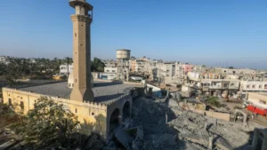 İsrail ordusunun düzenlediği saldırıda cami ağır hasar gördü