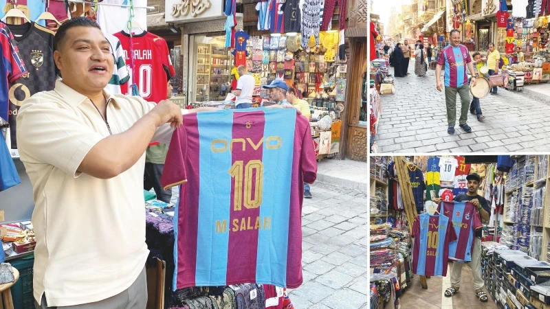 Kahire’de vitrinler bordo-mavi