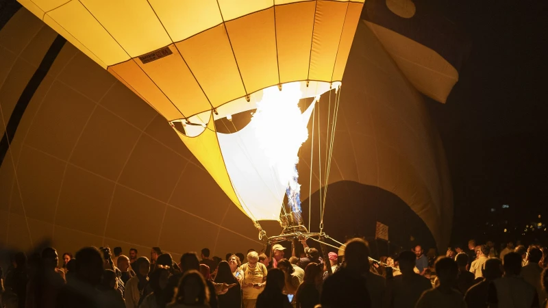 Kapadokya’da ‘Night Glow’ etkinliği: Yerli ve yabancı turistler tarafından yoğun ilgi gördü